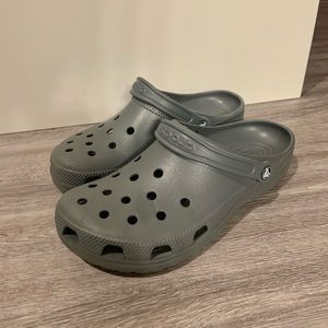NEW Crocs shoes men’s size 10 woman’s size 12